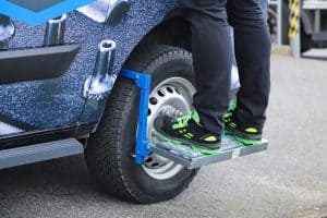 BGS 71002 Banden opstapje | verstelbaar | voor lichte bestelwagens en 4x4-voertuigen
